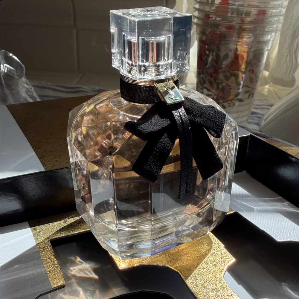 Yves Saint Laurent Mon Paris Gift Set — Pink Gradient Bottle with Black Bow - Picture 11 of 13